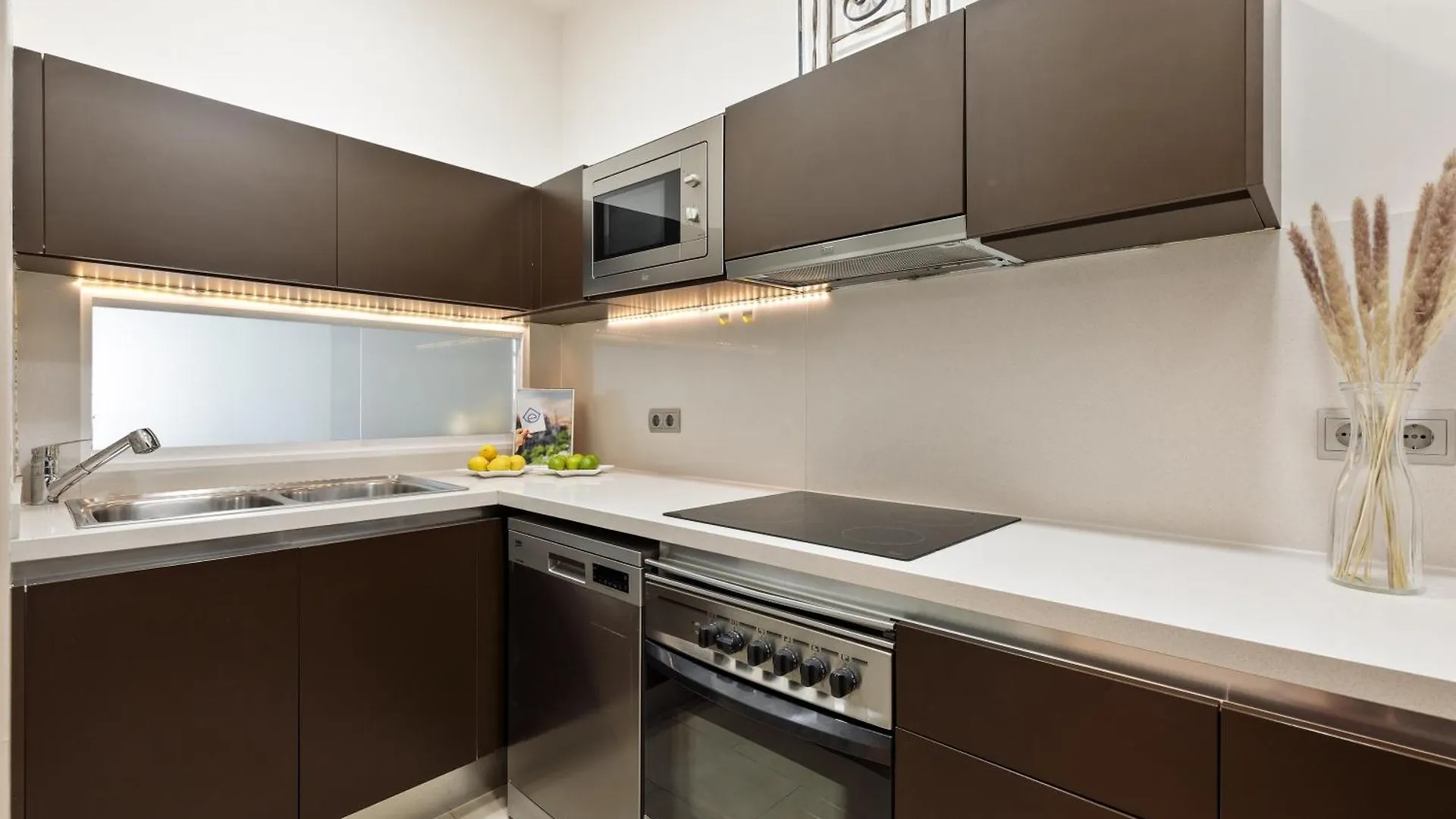 Enjoy Apartments Montserrat Boutique Apartment In Eixample Barcelona 0*,