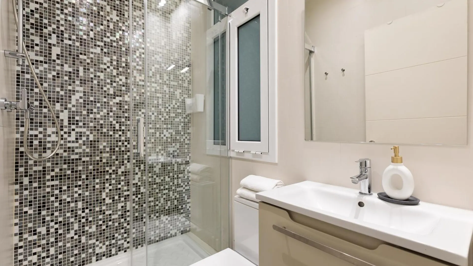 Enjoy Apartments Montserrat Boutique Apartment In Eixample Barcelona Spain