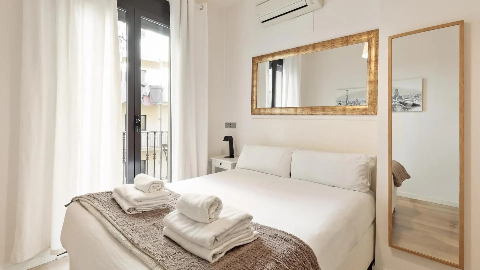 Enjoy Apartments Montserrat Boutique Apartment In Eixample バルセロナ スペイン